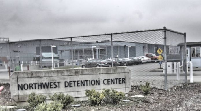 Northwest Detention Center onde a brasileira está presa