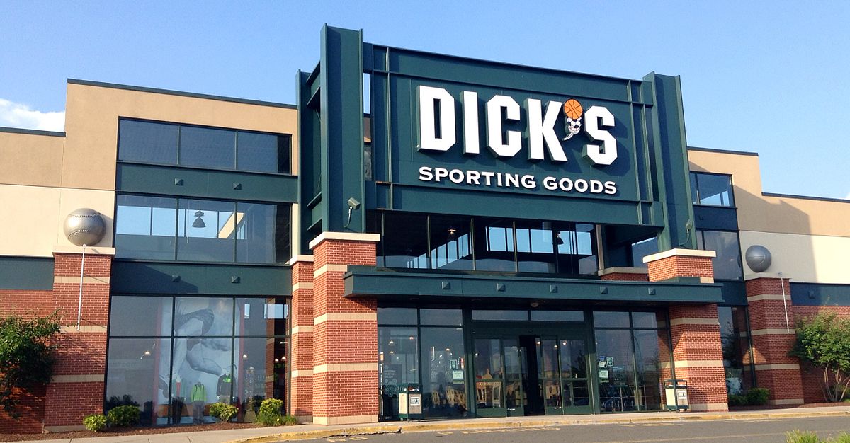 Nikolas teria comprado a arma na Dick's_Sporting_Goods