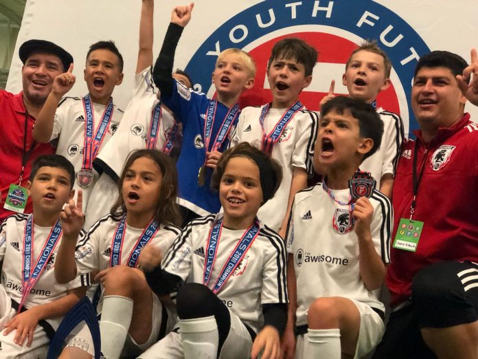 O clube Florida Crushers, com sede em Fort Lauderdale, ganhou o Campeonato Nacional de Futsal realizado no Kansas O clube Florida Crushers, com sede em Fort Lauderdale, ganhou o Campeonato Nacional de Futsal realizado no Kansas