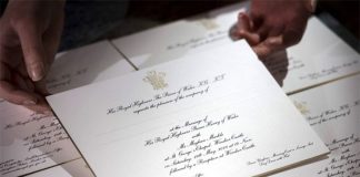 Convites impressos para o casamento da atriz Meghan Markle com o Príncipe Harry em imagem compartilhada pelo palácio de Kensington