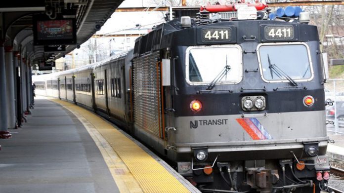 O incidente gerou pânico entre os passageiros do NJ Transit