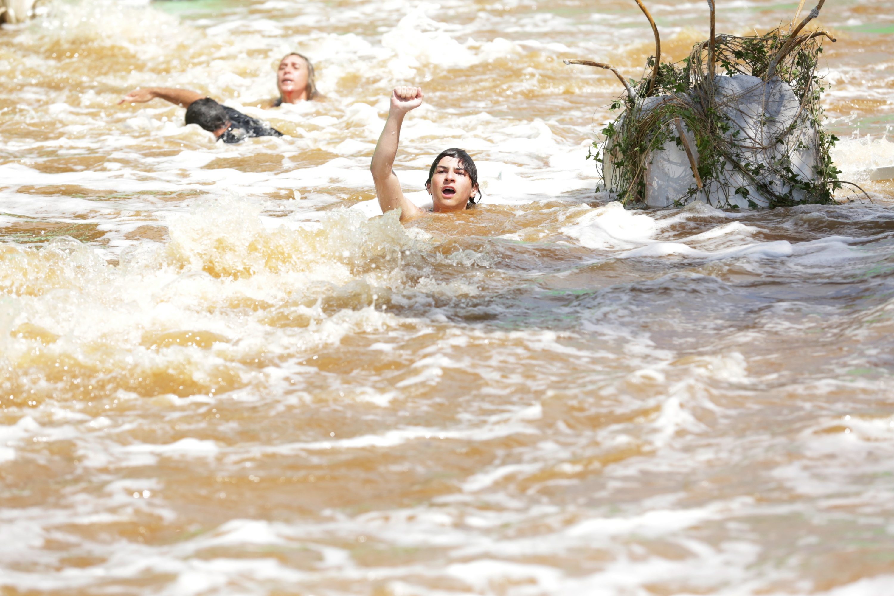 APOCALIPSE_CENAS_DESTRUIC╠ºA╠âO CAUSADA PELA TSUNAMI. URI E╠ü ARRASTADO _ FOTO MUNIR CHATACK