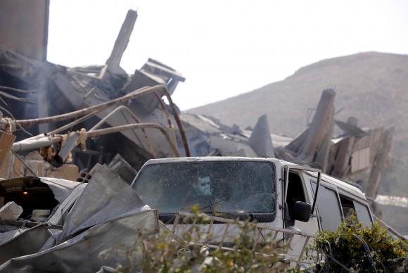 Centro de pesquisa científica destruído pelos bombardeios realizados na noite de ontem por Estados Unidos, Reino Unido e França FOTO Reuters Omar Sanadiki