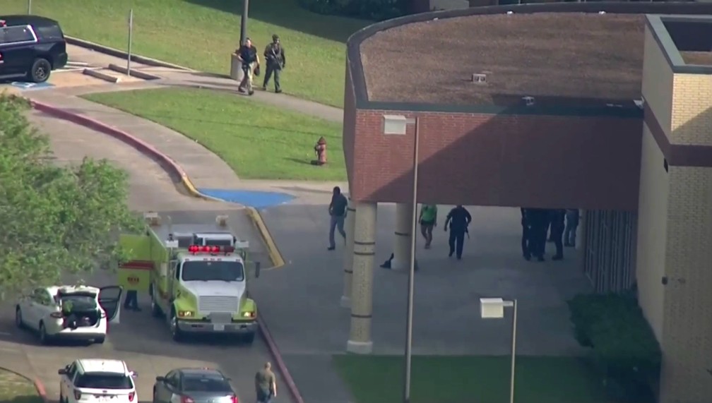 Santa Fe High School foi palco de tiroteio nesta sexta-feira 18