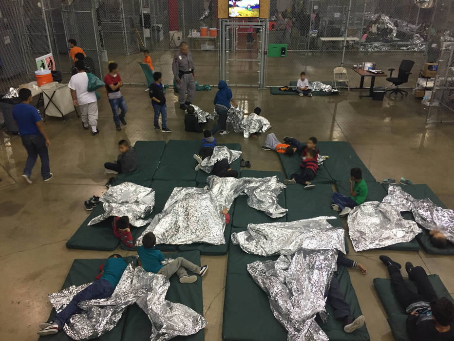 Imagem da REUTERS de unidade prisional para onde as crianças estão sendo levadas no Texas