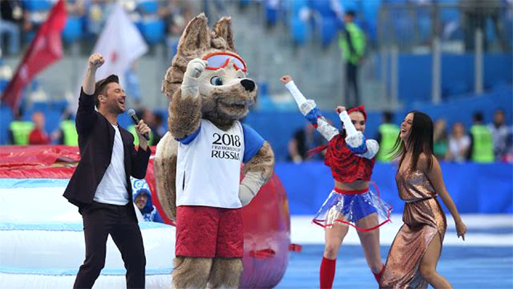 Cantor Robbie Williams se apresenta em cerimonia de abertura da Copa da Rússia de 2018