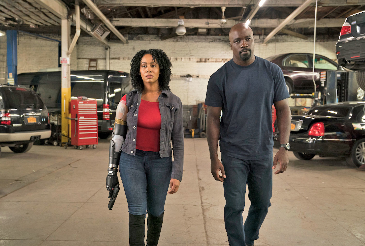 Cena do seriado da Netflix "Luke Cage" em seu segundo ano