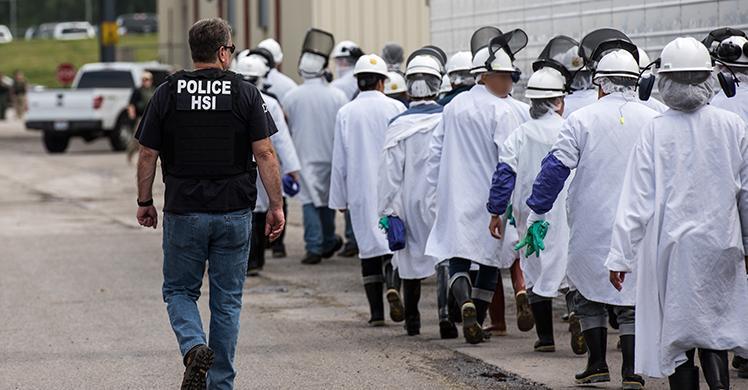 Quase 150 pessoas foram detidas em frigorífico em Ohio FOTO ICE