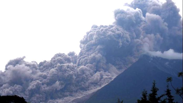 Volcan del Fuego entra em erupção na Guatemala