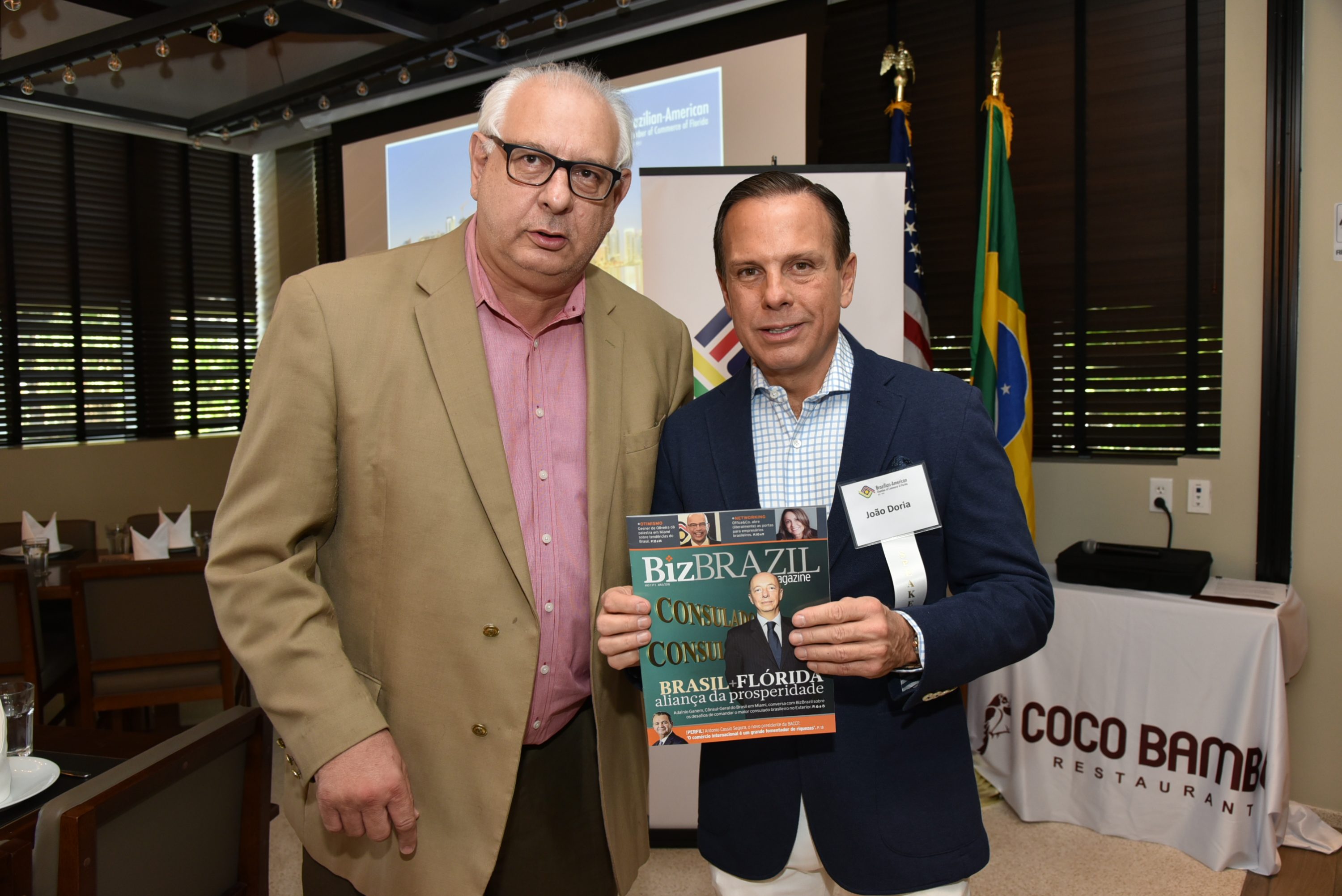 O editor-chefe da revista BizBrazil Antonio Tozzi e João Doria, em Miami (Foto: Bill Paparazzi)