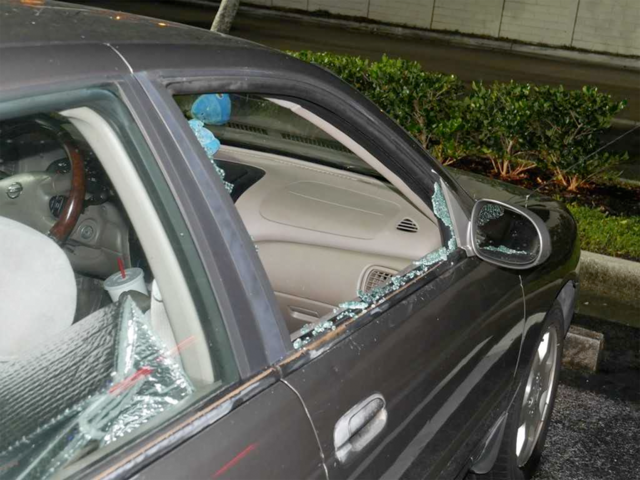 Ladrões se aproveitam que os donos dos carros deixam objetos nos carros para roubar