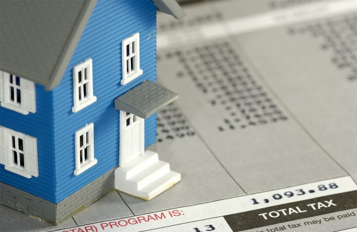 É possível ter isenções no pagamento de impostos e taxas em cidades do condado de Broward É possível ter isenções no pagamento de impostos e taxas em cidades do condado de Broward