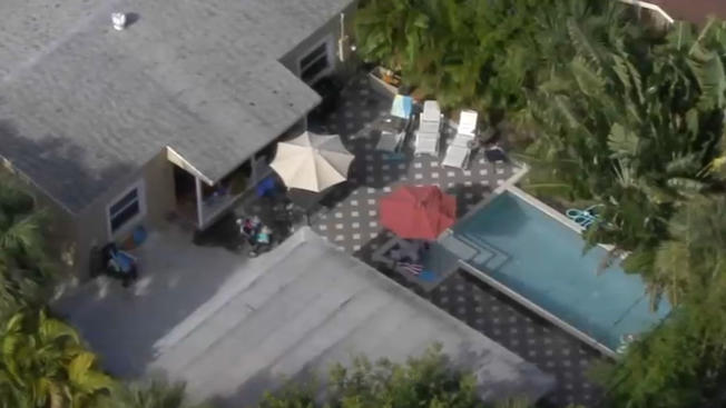 Criança foi retirada da piscina inconsciente