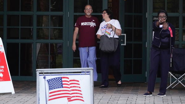Eleitores vão às urnas FOTO Joe Cavaretta