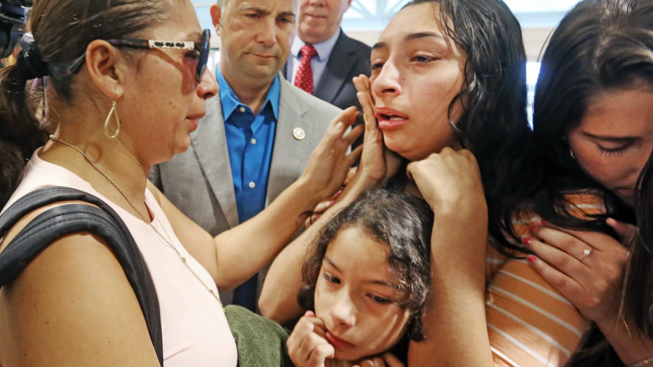 Filha de Alejandra chora pela partida da mãe FOTO FOXNEWS