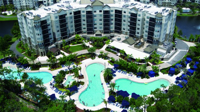 The Grove Resort em Orlando oferece apartamentos com serviço de hotel