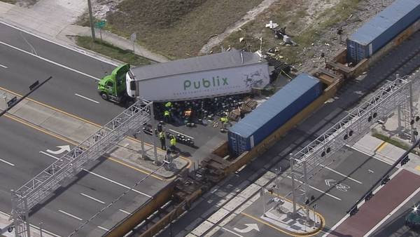 Trem e caminhão do Publix bateram na altura da Hillsboro em Deerfield Beach