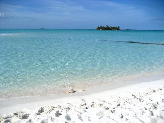 A praia de Treasure Cay é uma das mais frequentadas por turistas nas Bahamas