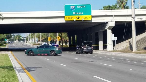 Homem foi atropelado enquanto andava de bicicleta na Hillsboro Boulevard FOTO Sunsentinel