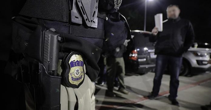 ICE prendeu 98 pessoas no Texas e Oklahoma