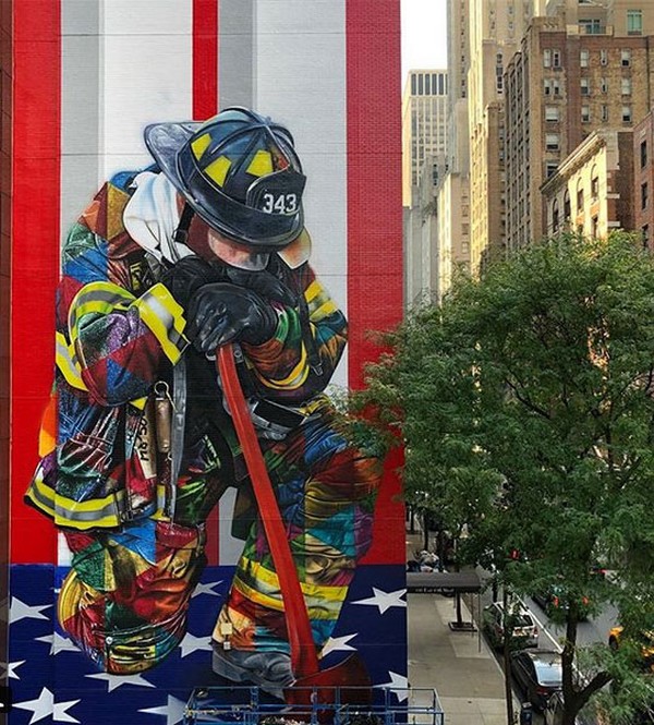 Mural do artista brasileiro Eduardo Kobra em Nova York homenageia bombeiros que trabalharam nos ataques terroristas de 11 de Setembro (Foto Reprodução Instagram kobrastreetart)