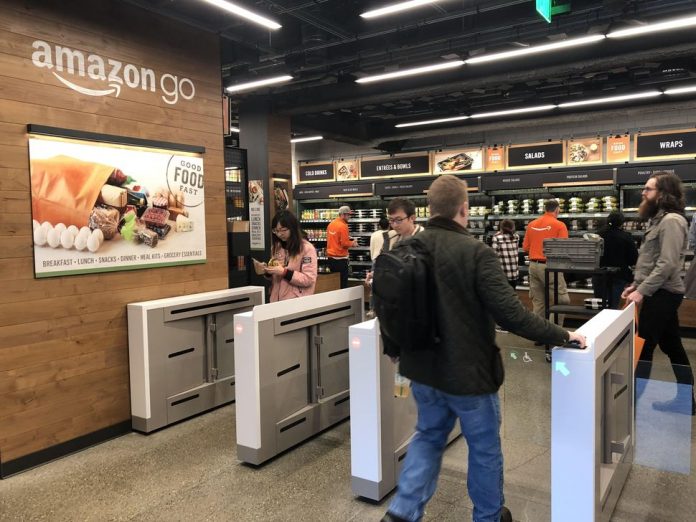 Produtos da loja experimental da Amazon sem caixas registradoras, em Seattle, no estado norte-americano de Washingtonon (Foto: Shara Tibken/CNET)