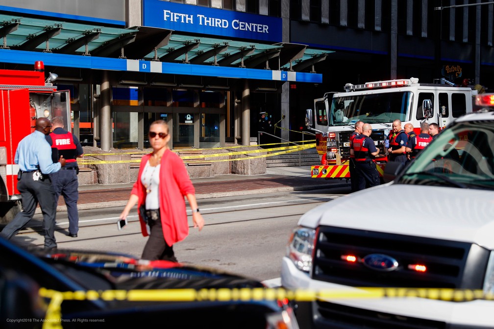 Um tiroteio em um banco em Cincinnati, terminou nesta quinta-feira (6) com cinco pessoas feridas e três mortos