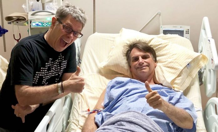 Bolsonaro sinaliza do hospital onde se recupera