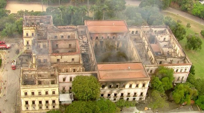 Museu Nacional do Rio destruído (Foto: Reprodução/TV Globo)