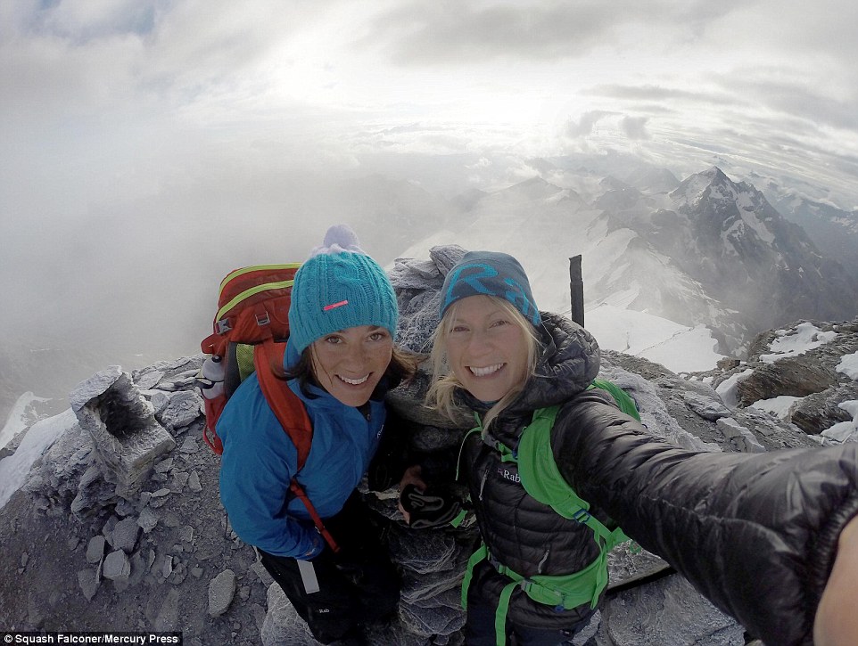 Escaladores tiram selfie a mais de 3,600 metros de altura