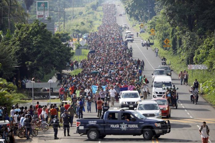 Milhares de imigrantes seguem em marcha rumo à fronteira Foto Ueslei Marcelino - Reuters