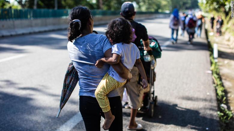 Imigrantes retomaram caminhada rumo ao sonho americano FOTO CNN