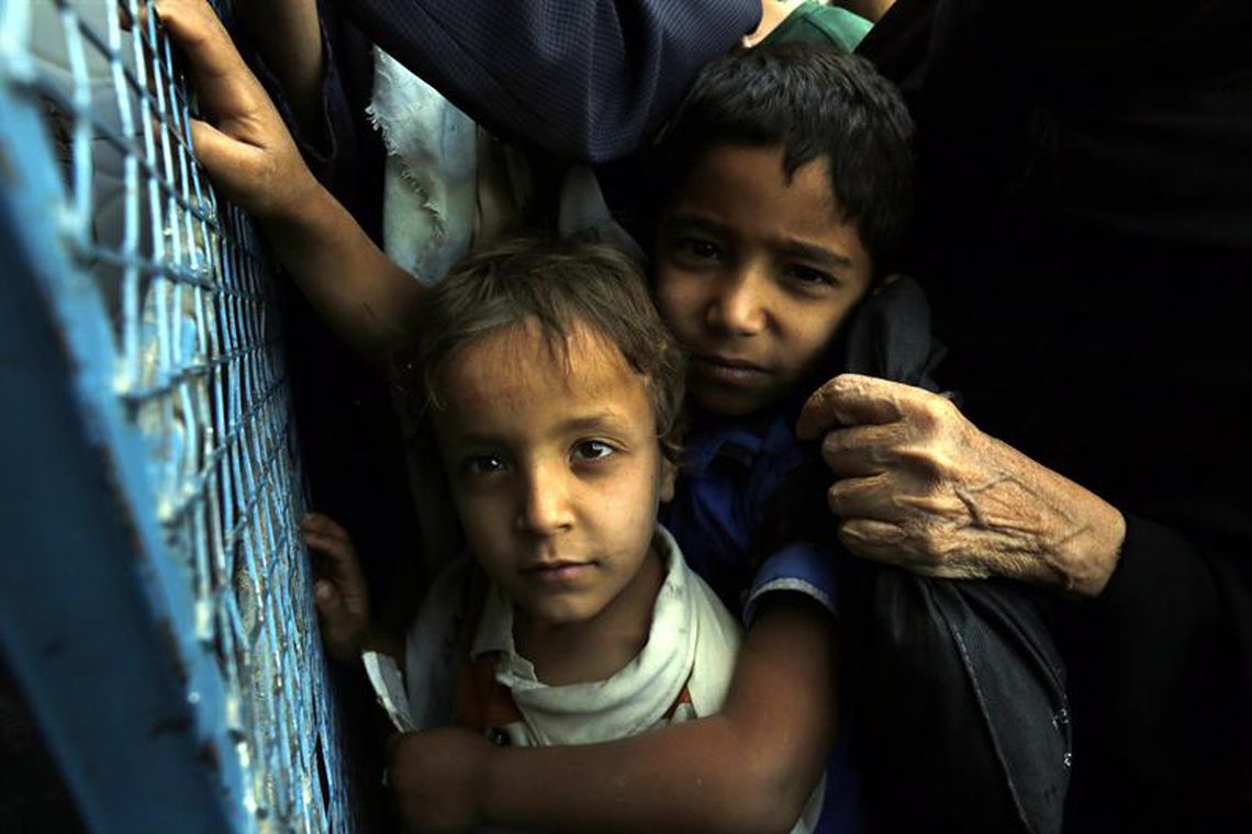 Crianças morrem de fome no Iêmen (Foto: Yahya Arhab/EPA/EFE)