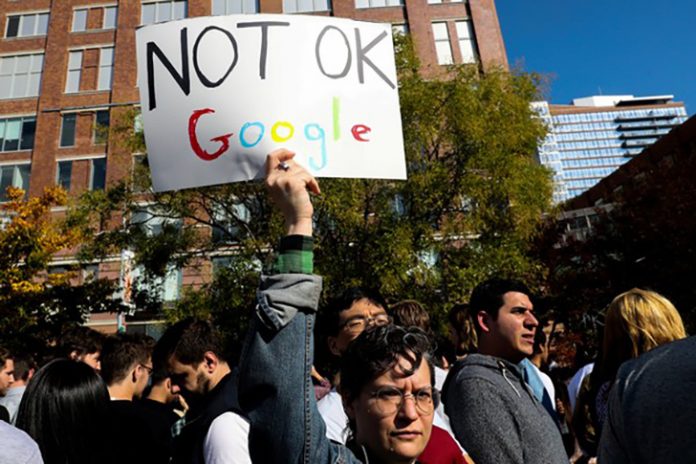 Funcionários do Google em New York protestam contra assédio sexual na empresa (Foto: REUTERS/Jeenah Moon)