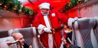 Papai Noel participa da viagem no trem da Brightline