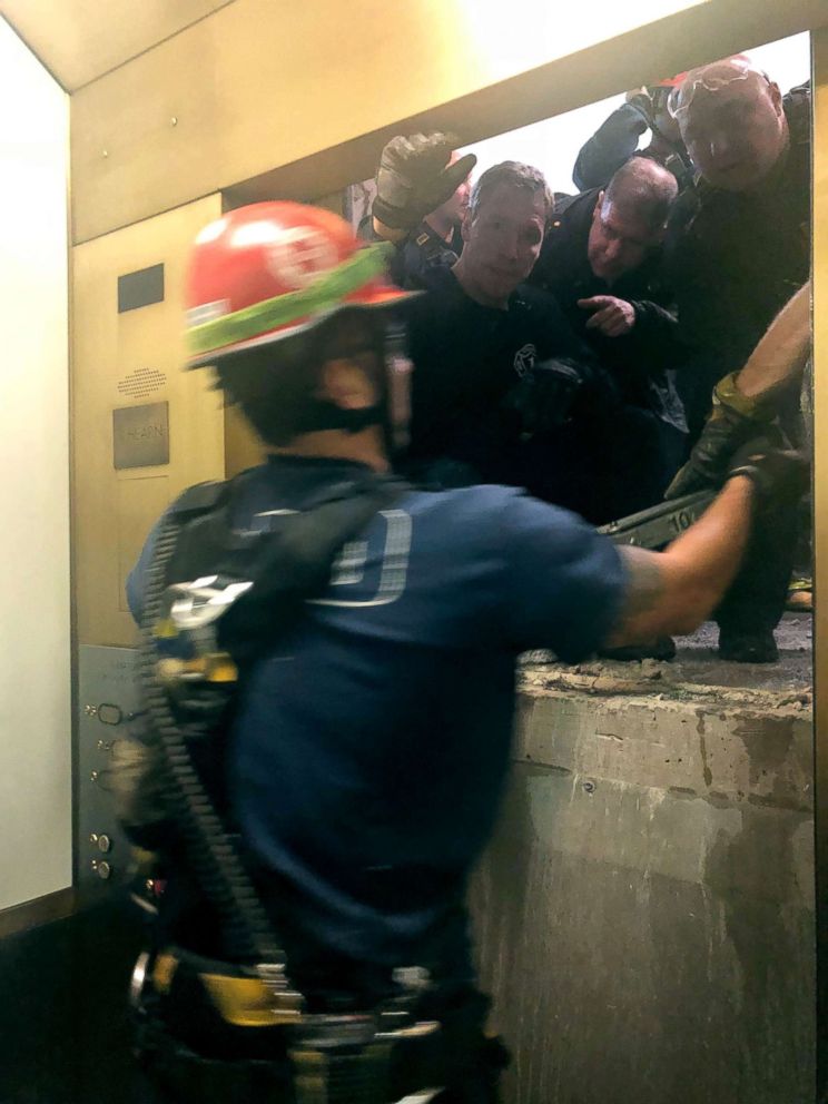 Seis pessoas foram resgatadas sem maiores ferimentos do elevador