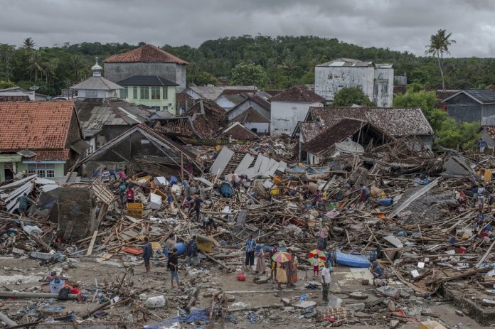 Destruição causada por tsunami na Indonésia FOTO Fauzy Chaniago AP