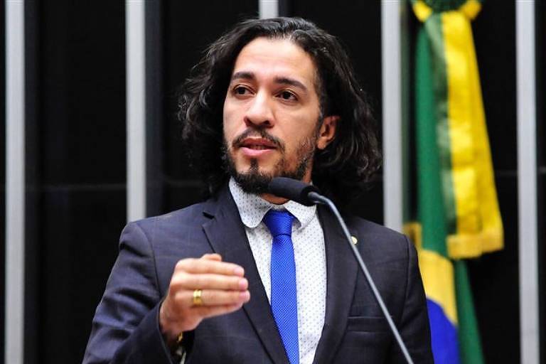 Jean Wyllys decidiu se mudar para o exterior e abrir mão da carreira de deputado