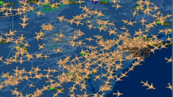 Imagem de computadores dos controladores de voo mostra a quantidade de voos