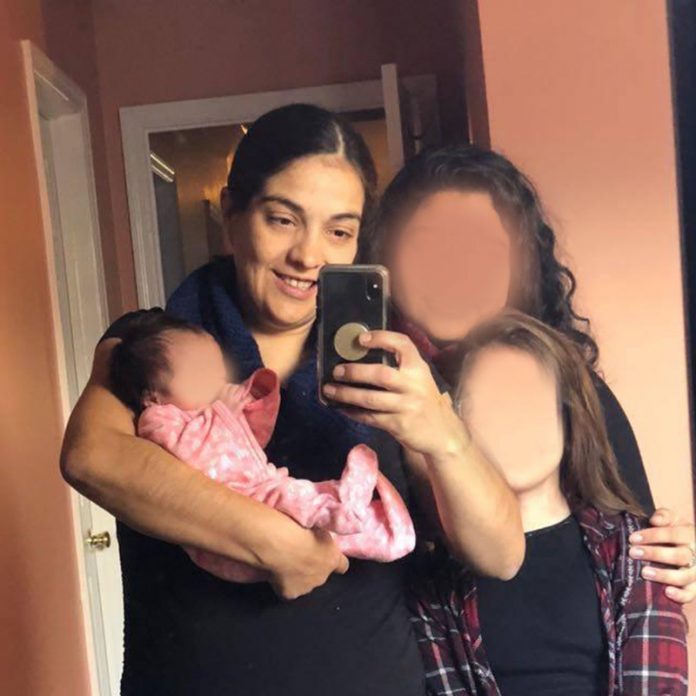 A paulistana Michele de Almeida, de 35 anos, e as filhas de 14, 9 anos e 3 meses de idade Foto divulgação Brazilian Voice A paulistana Michele de Almeida, de 35 anos, e as filhas de 14, 9 anos e 3 meses de idade Foto divulgação Brazilian Voice