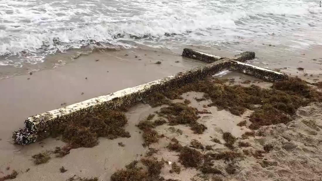 Cruz gigantesca tem atraído a atenção de turistas em Fort Lauderdale FOTO CNN