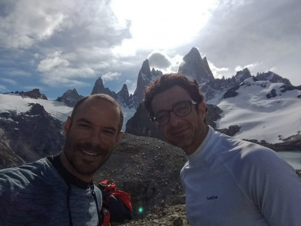 Escaladores experientes tentaram subir em um monte de difícil acesso