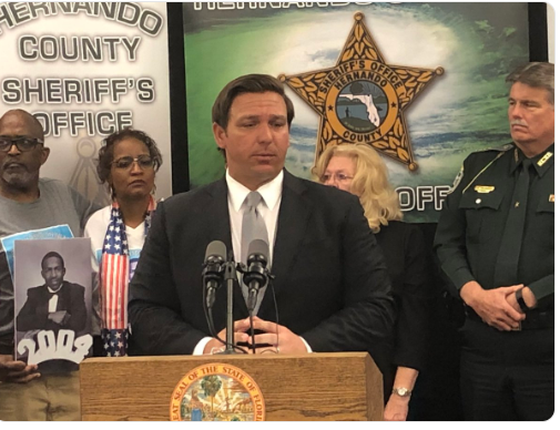Governador da Flórida Ron DeSantis é contrário à imigração ilegal