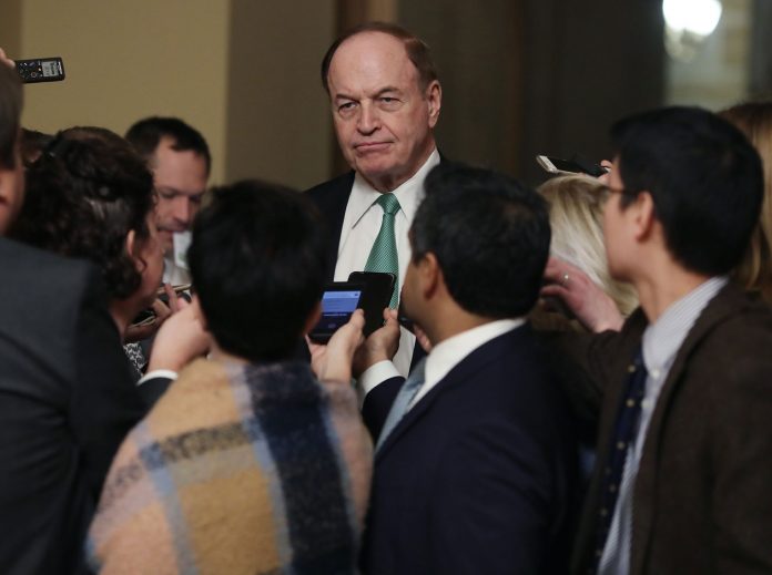 Senador republicano Richard Shelby afirma que Republicanos e Democratas chegaram a um acordo no Congresso Foto Mark Wilson Getty Images América do Norte AFP Senador republicano Richard Shelby afirma que Republicanos e Democratas chegaram a um acordo no Congresso Foto Mark Wilson Getty Images América do Norte AFP