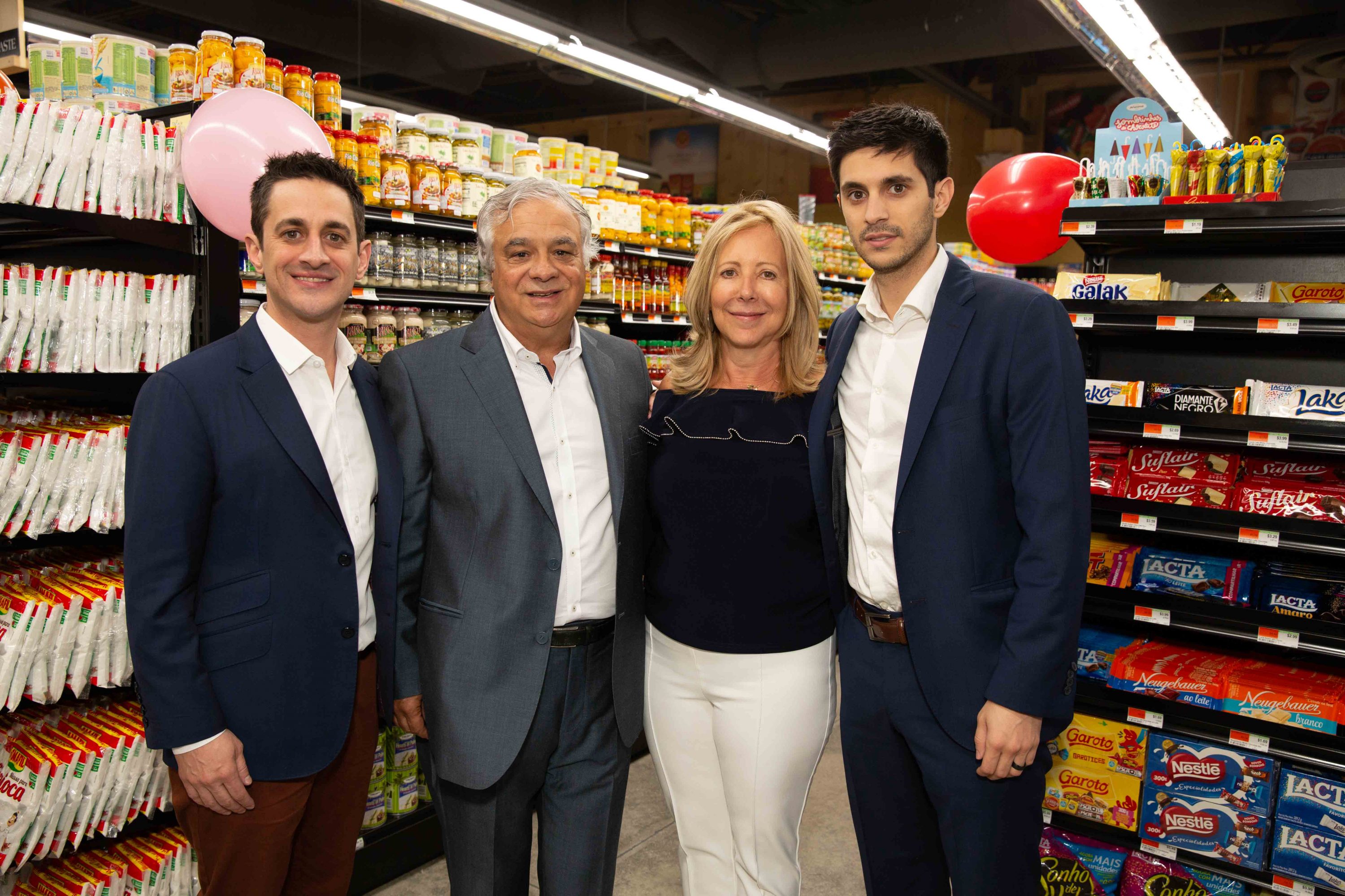 Adam, Antonio, Dolores e Aaron Seabra na inauguração do Seabra Foods Parkland