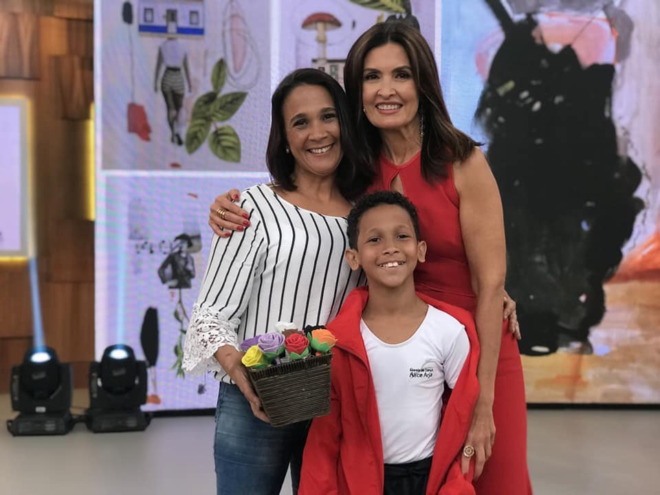 Carla Mendes, o filho Bernardo e apresentadora Fátima Bernardes no programa Encontro da TV Globo