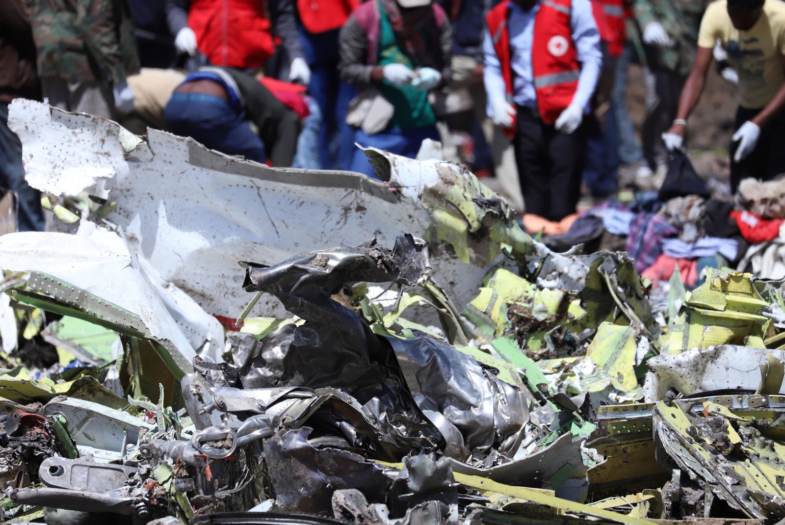 Destroços do avião da Ethiopian Airlines, que caiu no domingo 10 FOTO Reuters