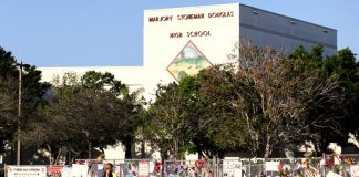 Escola foi alvo de massacre em 14 de fevereiro de 2018 (Foto: Reuters/Mary Beth Koeth)