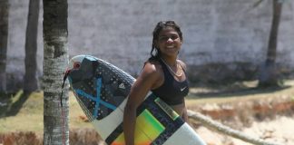 Vítima foi atingida por raio enquanto surfava em Fortaleza