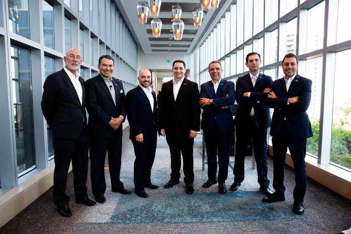 Da esquerda para a direita - Juliano de Oliveira, Manoel Suhet, Zeno Silva, Antonio Miranda, Igor Pipolo, Alberto Suannes e Fernando Mello: Diretoria do Global Business Institute (Foto AcheiUSA/Demetrius Borges) Da esquerda para a direita - Juliano de Oliveira, Manoel Suhet, Zeno Silva, Antonio Miranda, Igor Pipolo, Alberto Suannes e Fernando Mello: Diretoria do Global Business Institute (Foto AcheiUSA/Demetrius Borges)